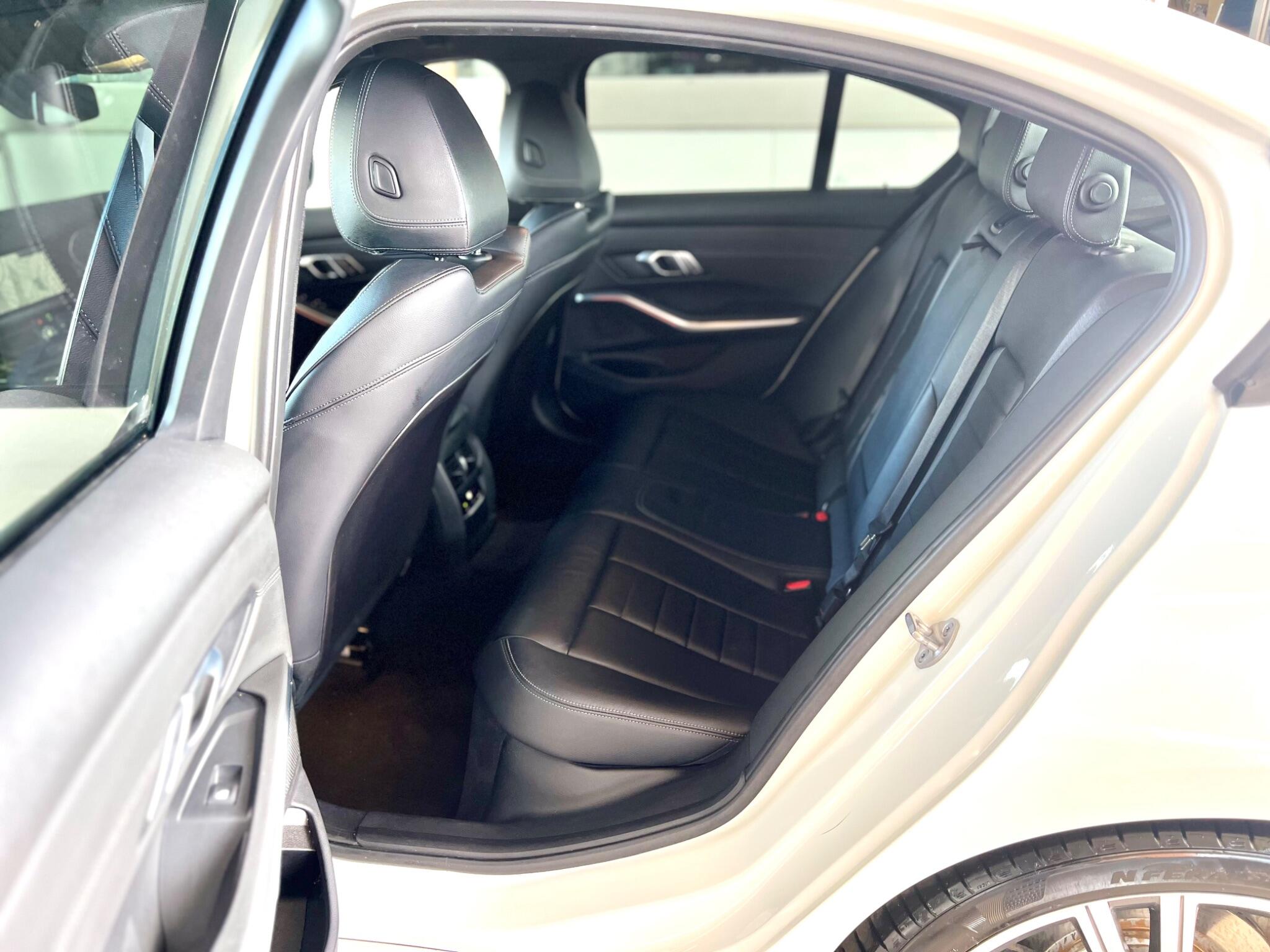 BMW 3 Series view 6