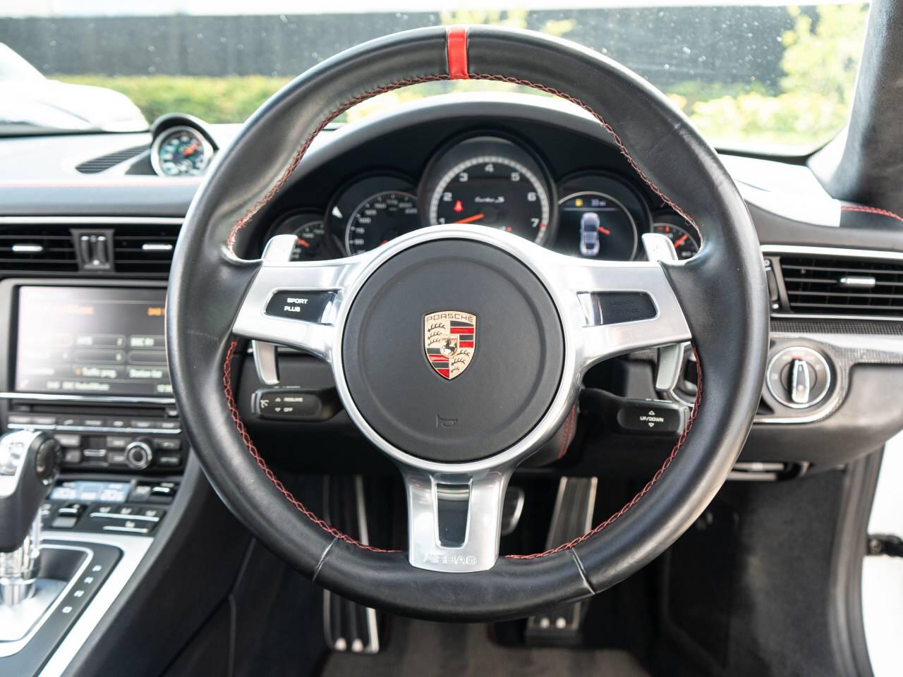 Porsche 911 view 22