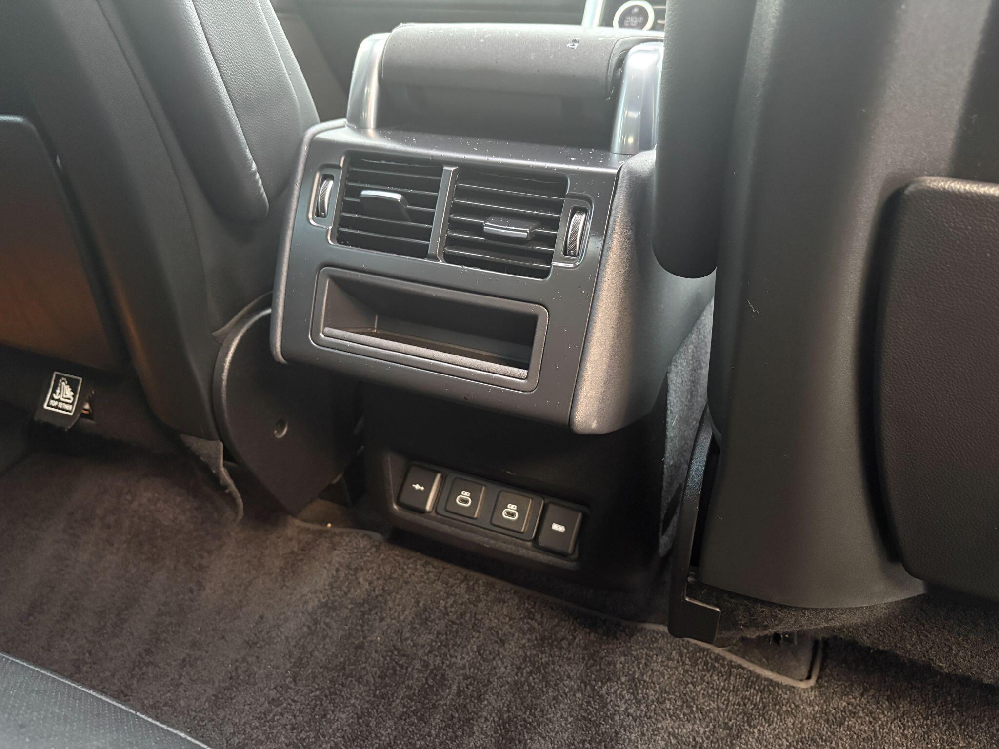 Land Rover Discovery 3 view 17