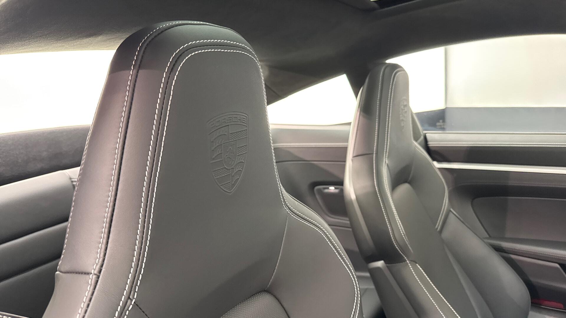 Porsche 911 view 15