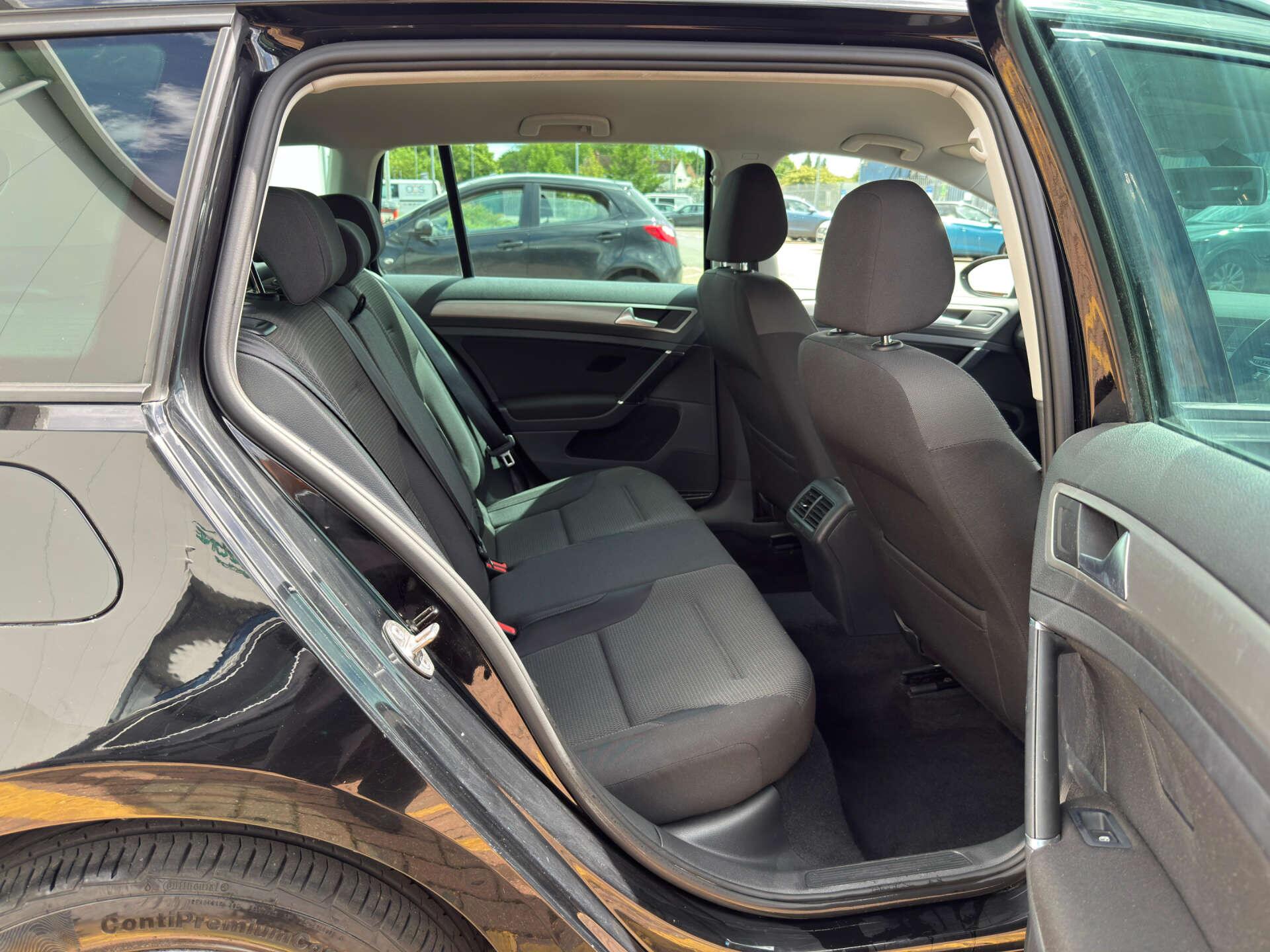 Volkswagen Golf view 24