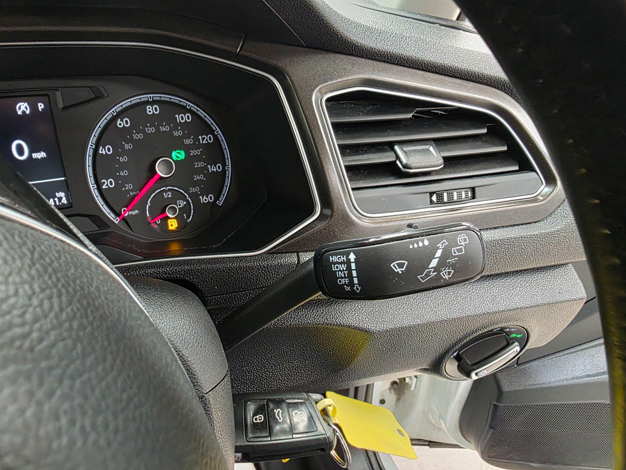 Volkswagen T-Roc view 18
