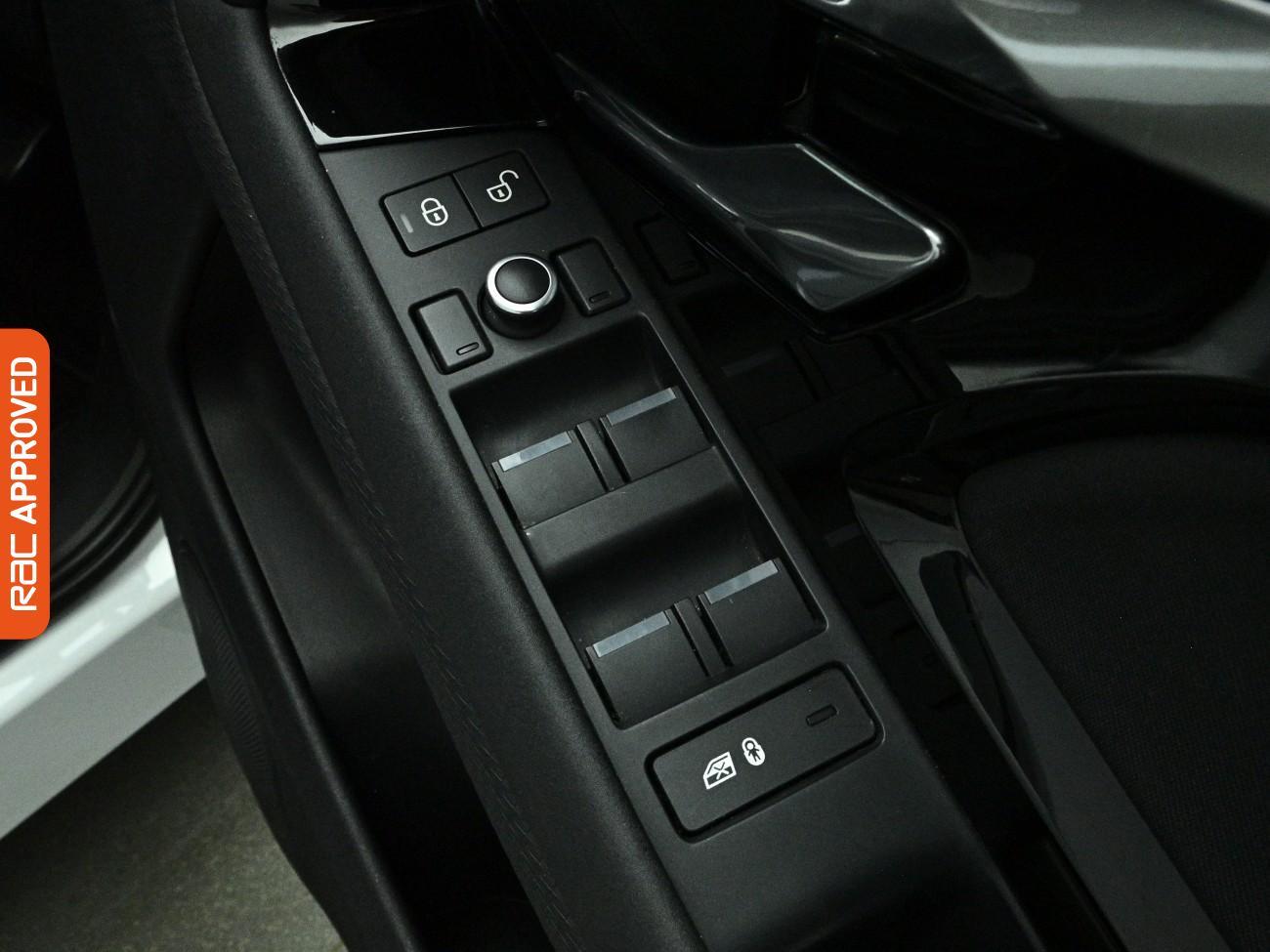 Land Rover Range Rover Evoque view 23