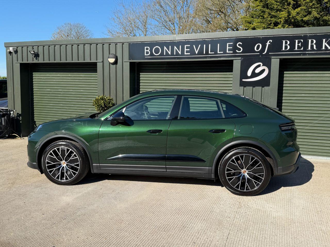 Porsche Macan view 7