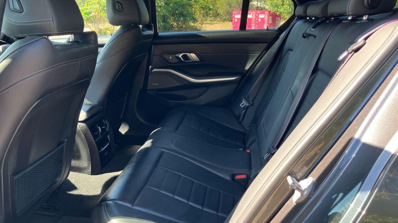 BMW 3 Series view 29