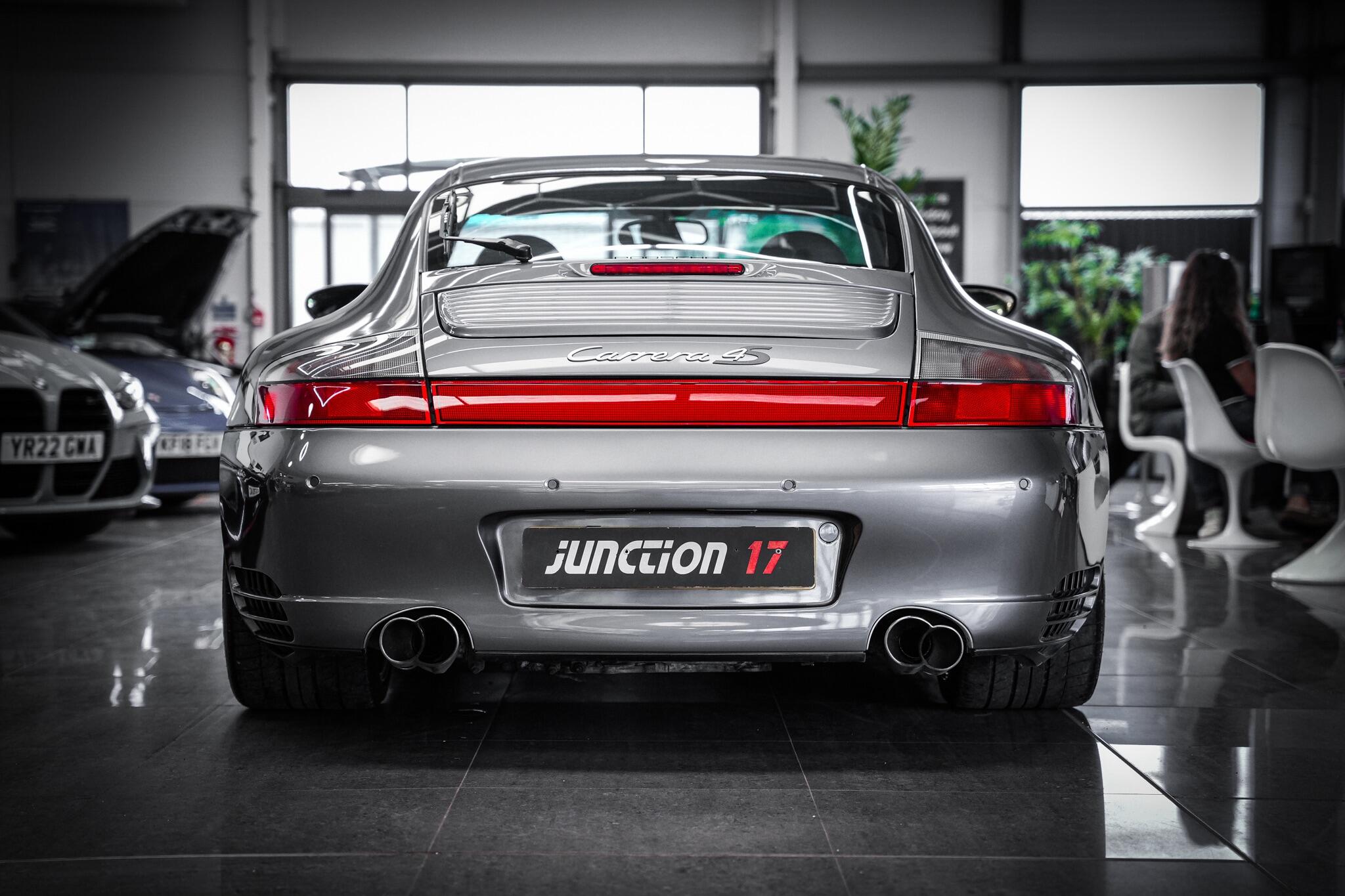 Porsche 911 view 15