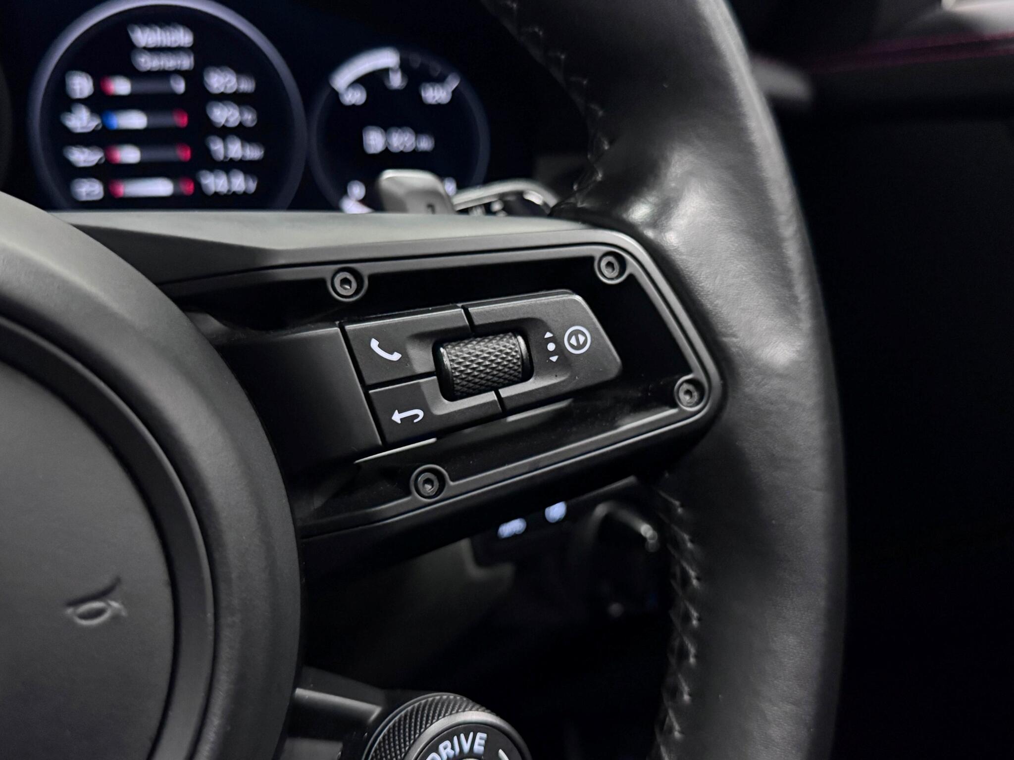 Porsche 911 view 17