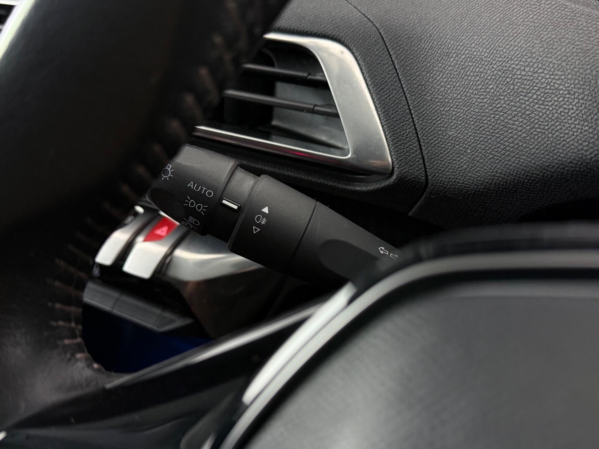Peugeot 5008 view 16