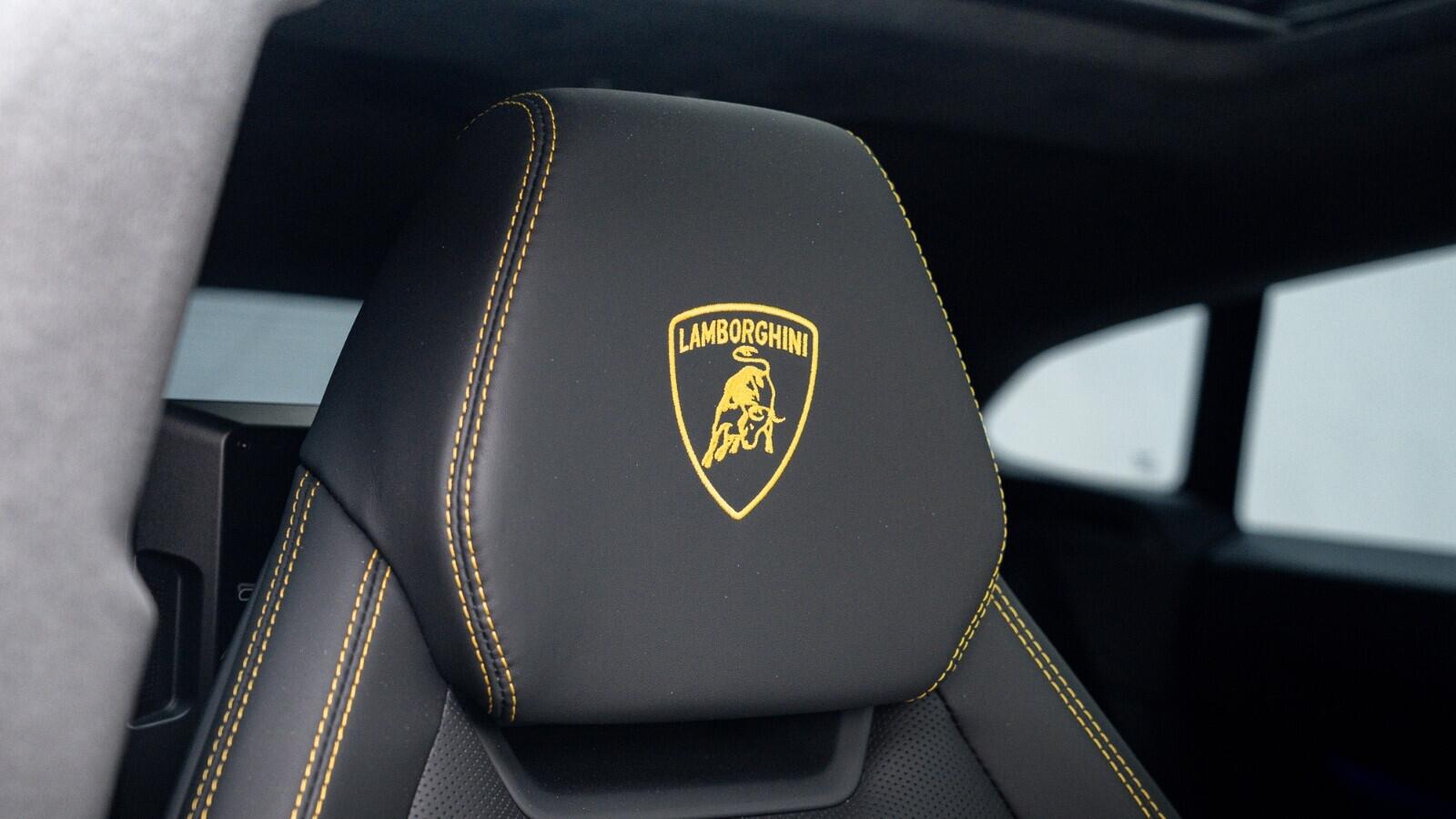 Lamborghini Urus view 26