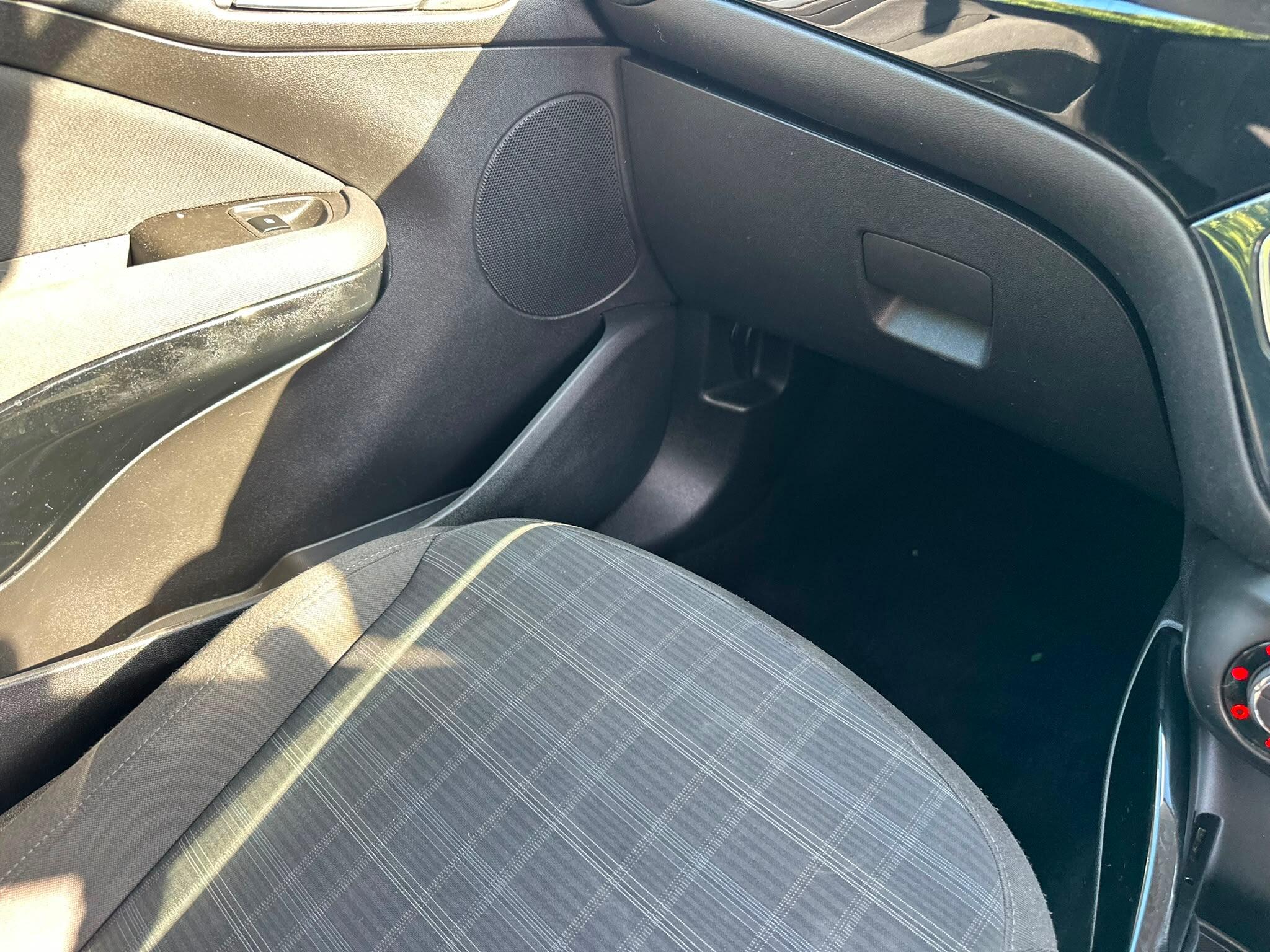 Vauxhall Adam view 38