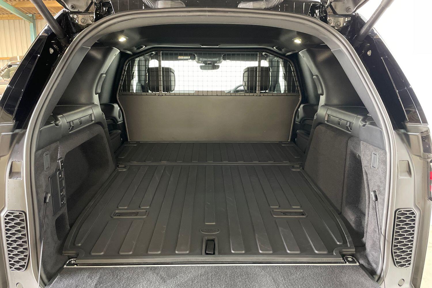 Land Rover Discovery view 14