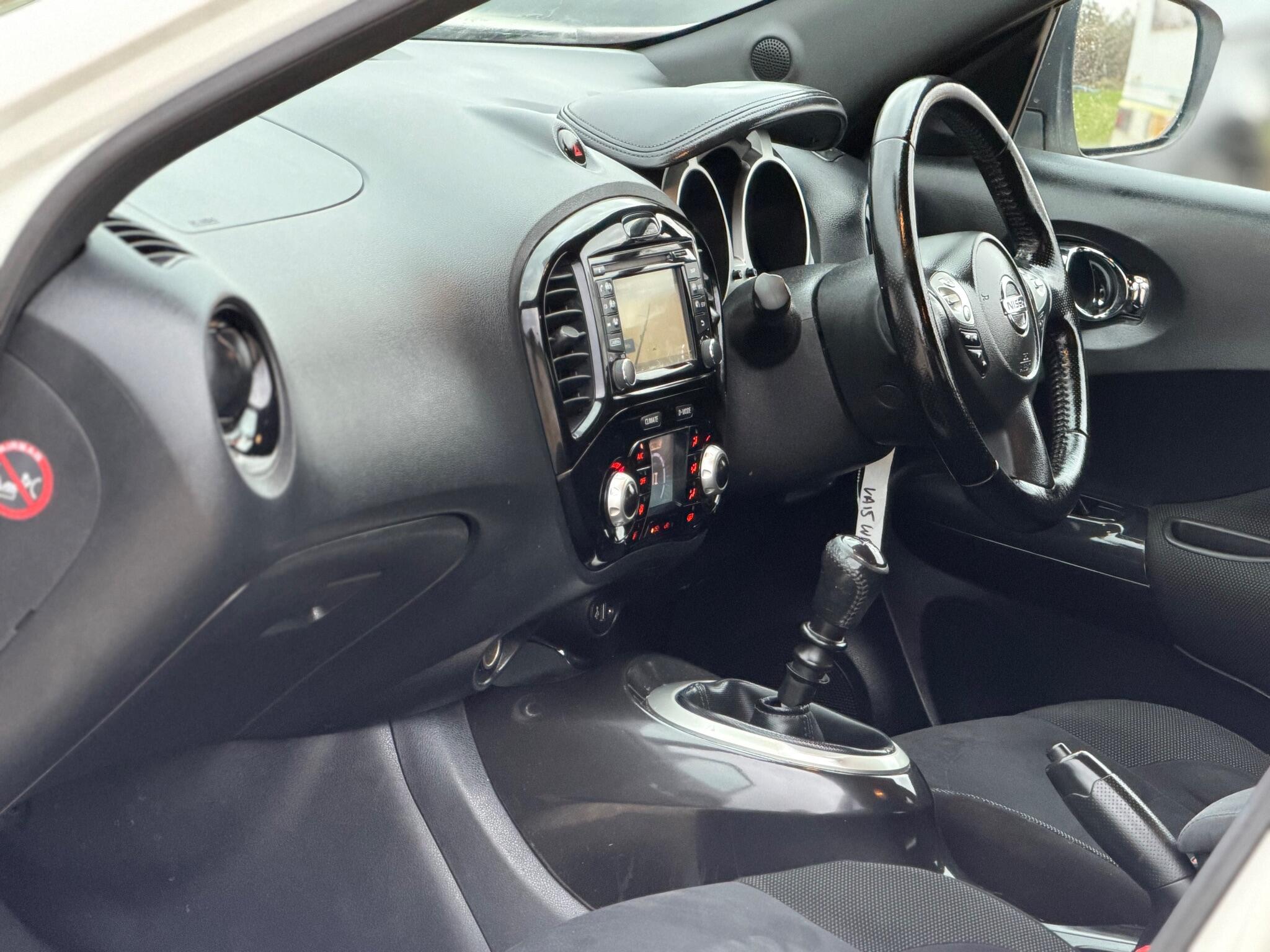 2015 Nissan Juke 1.2 DIG-T Acenta Premium Euro 6 (s/s) 5dr image 20