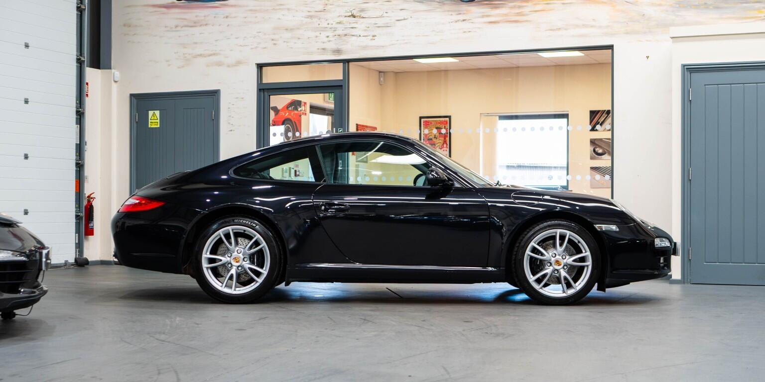 Porsche 911 view 12