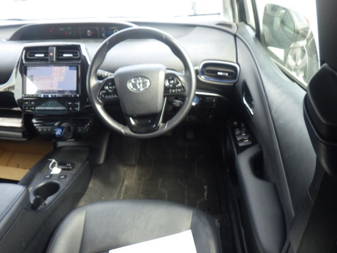 Toyota Prius view 6