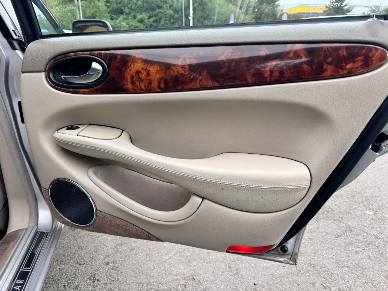 Jaguar XJ view 27