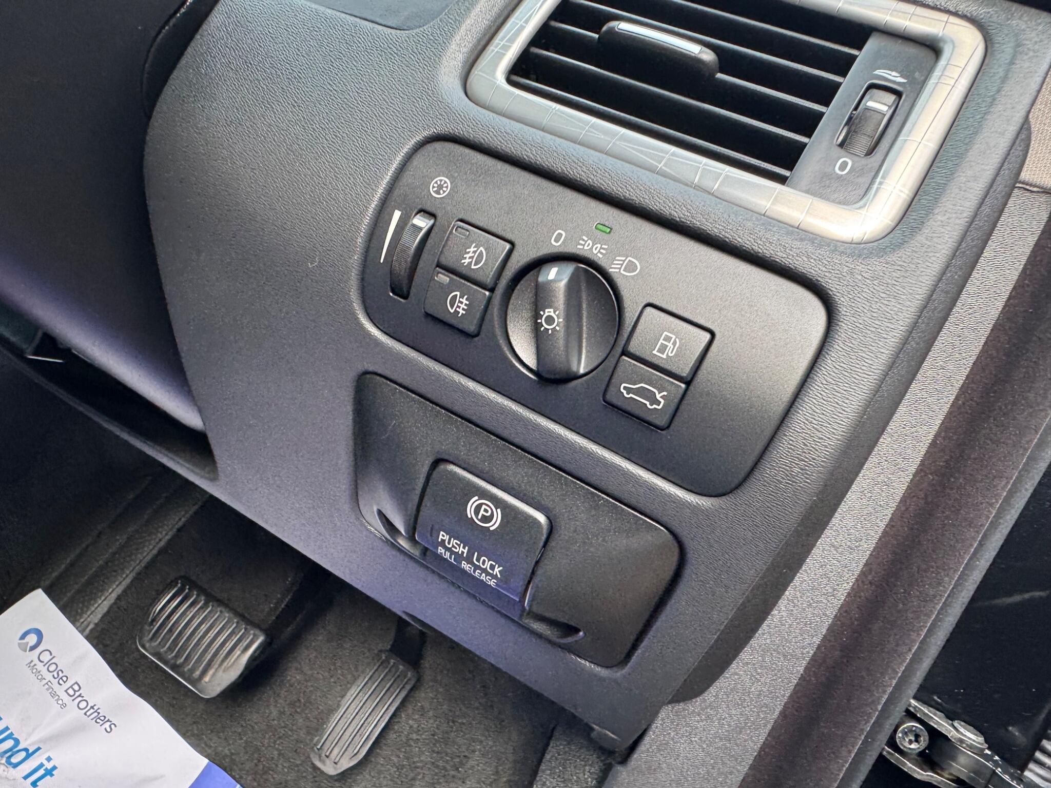 Volvo XC70 view 14