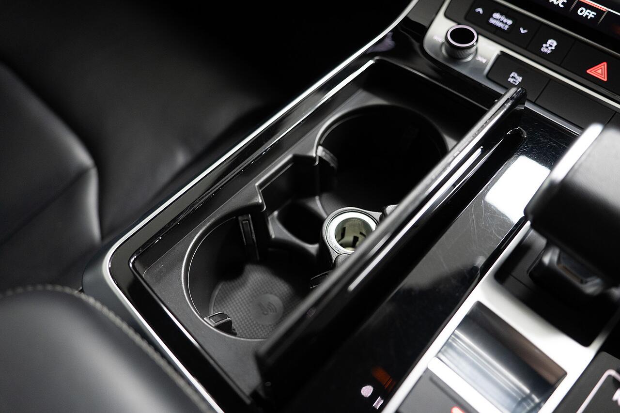 Audi Q7 view 15