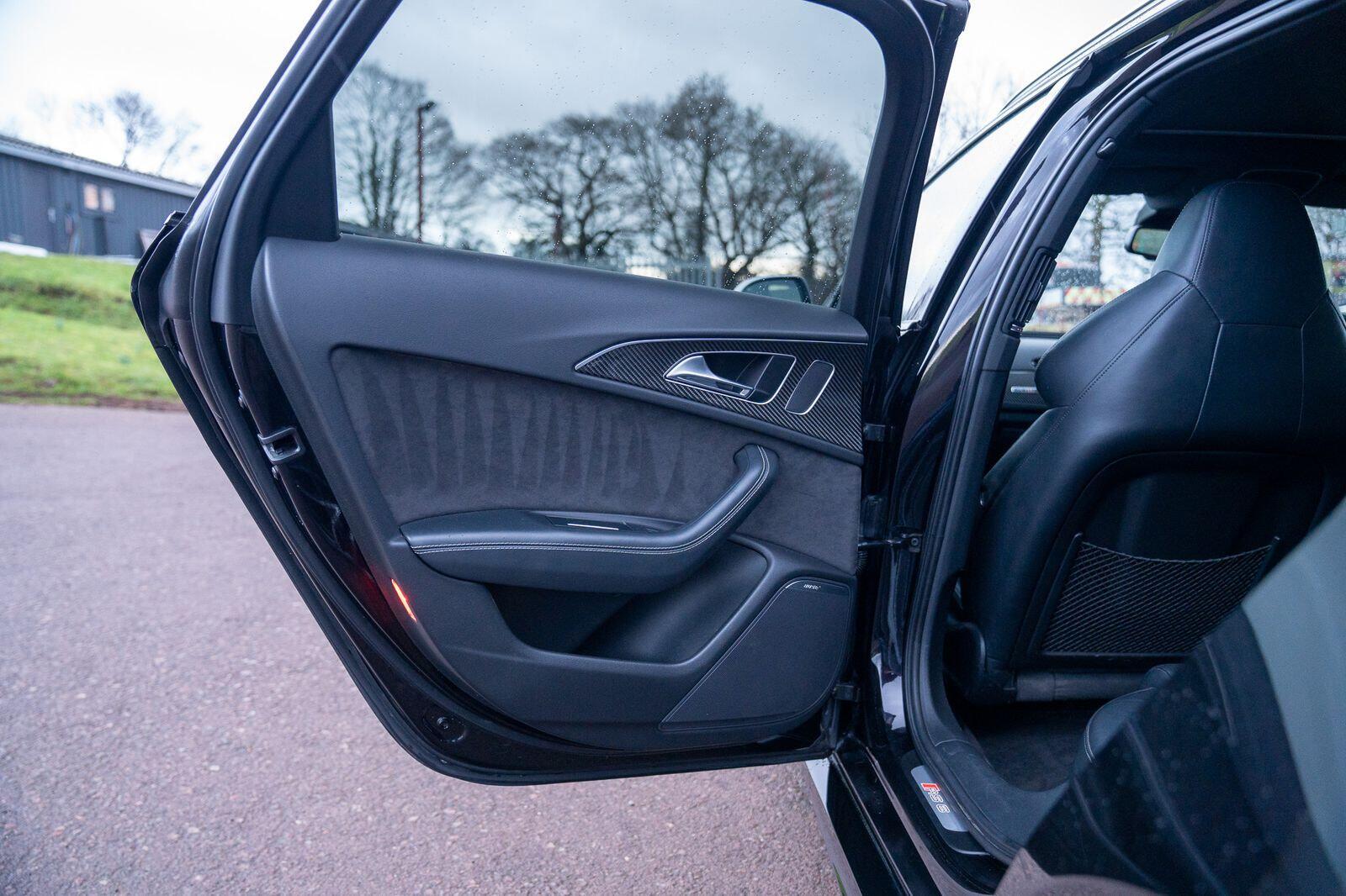 Audi RS6 Avant view 27