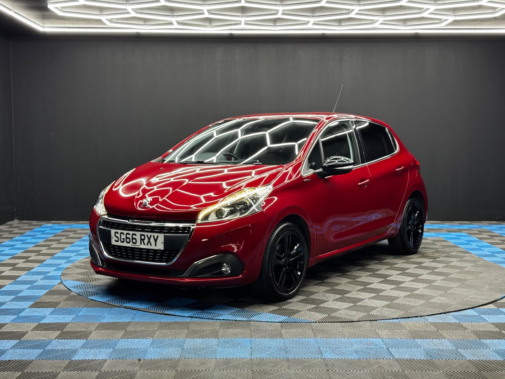 Peugeot 208 view 3
