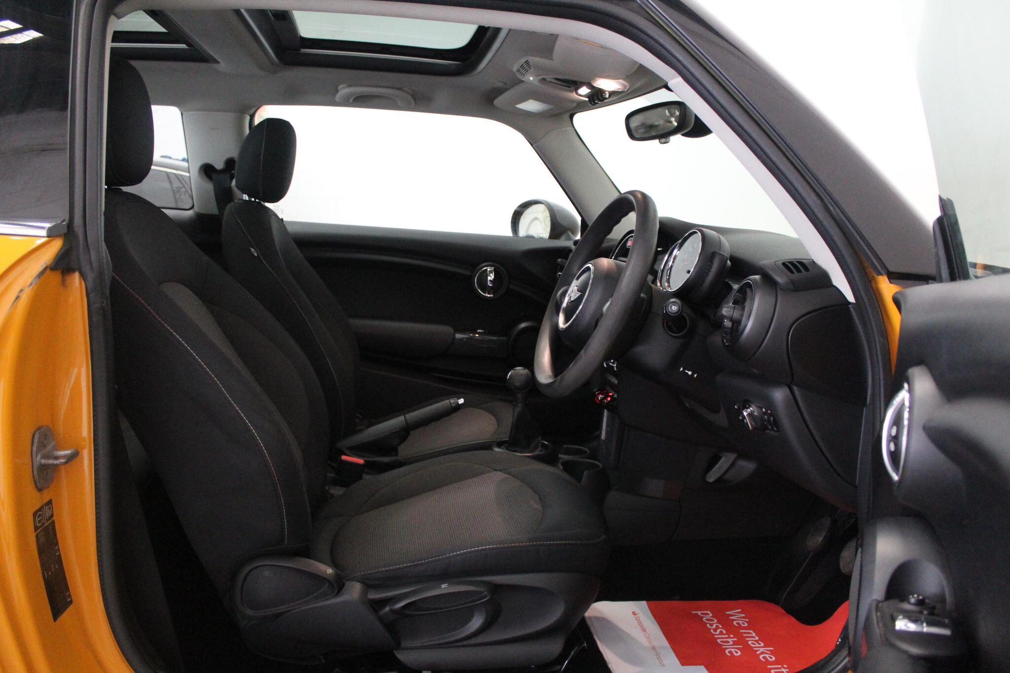 Mini Hatch view 28