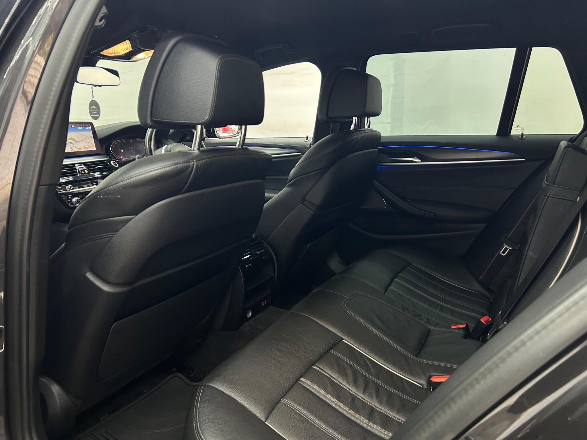 BMW 5 Series view 23