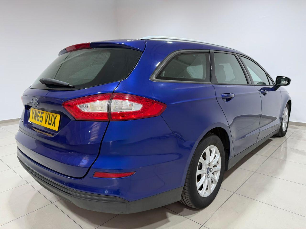 Ford Mondeo view 11