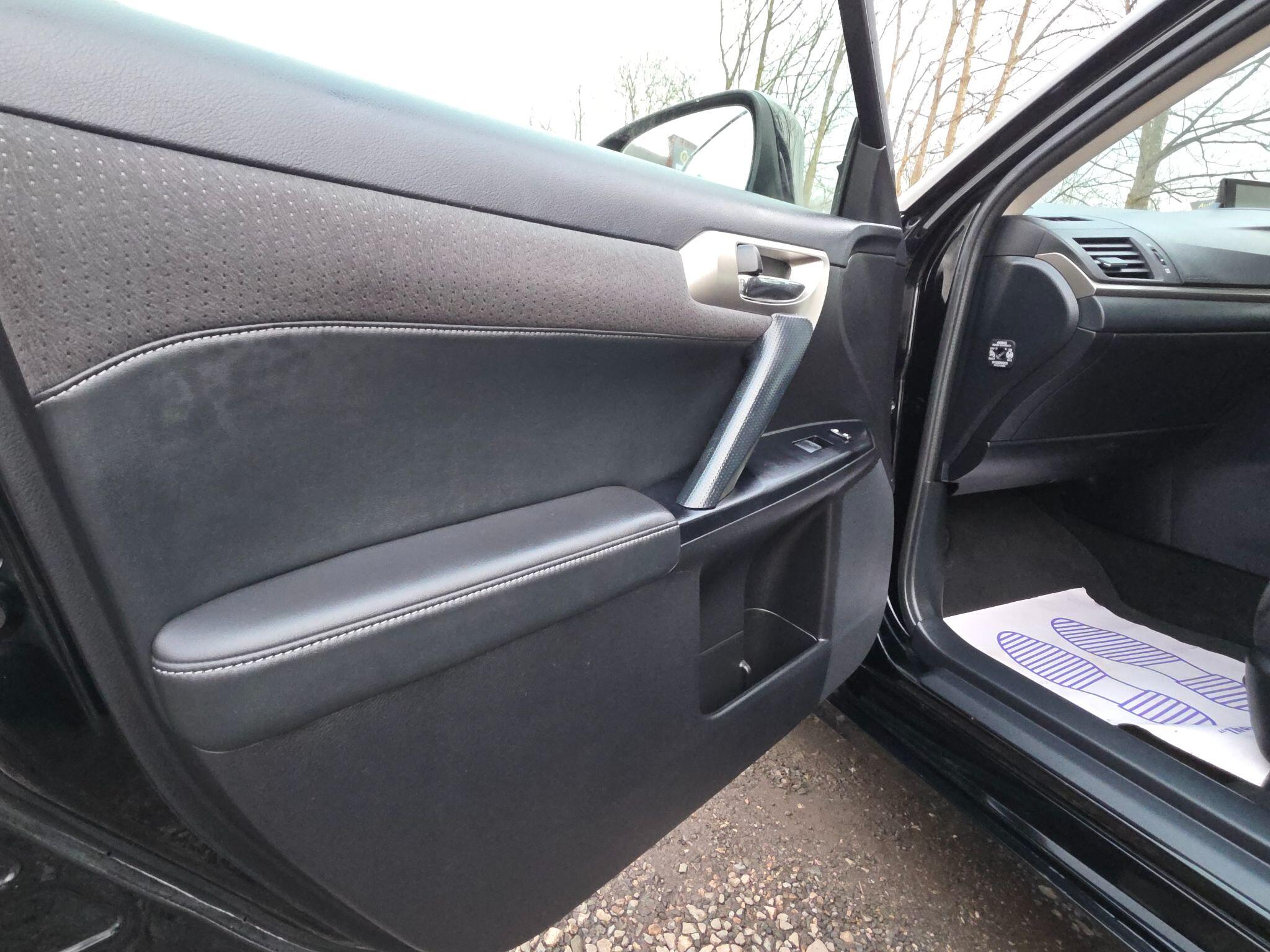 2015 Lexus CT image 31