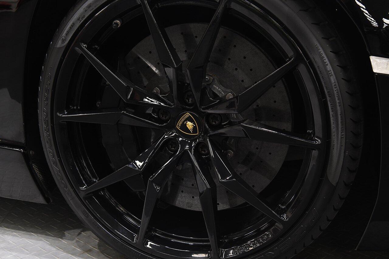 Lamborghini Aventador view 41