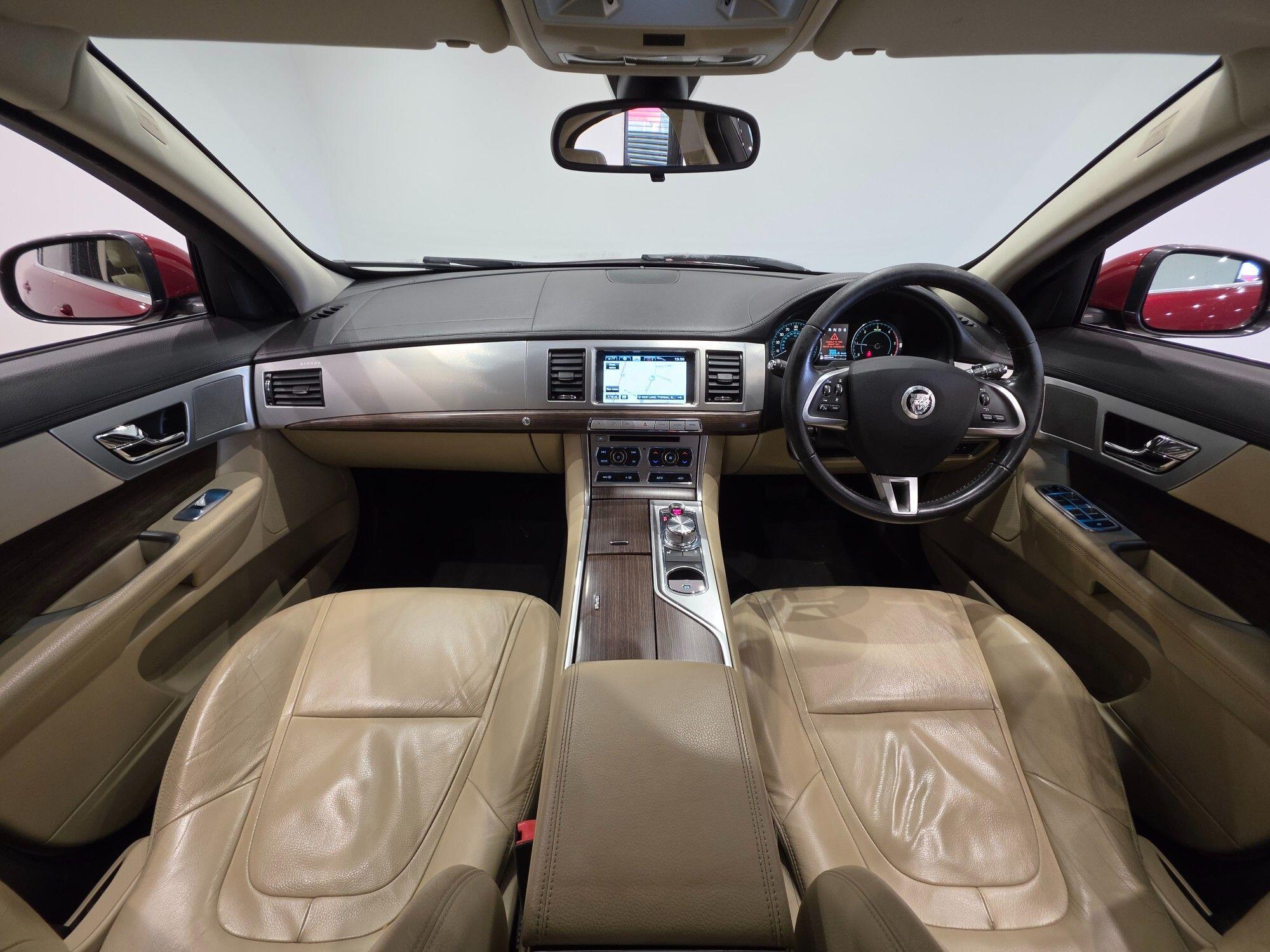Jaguar XF view 23