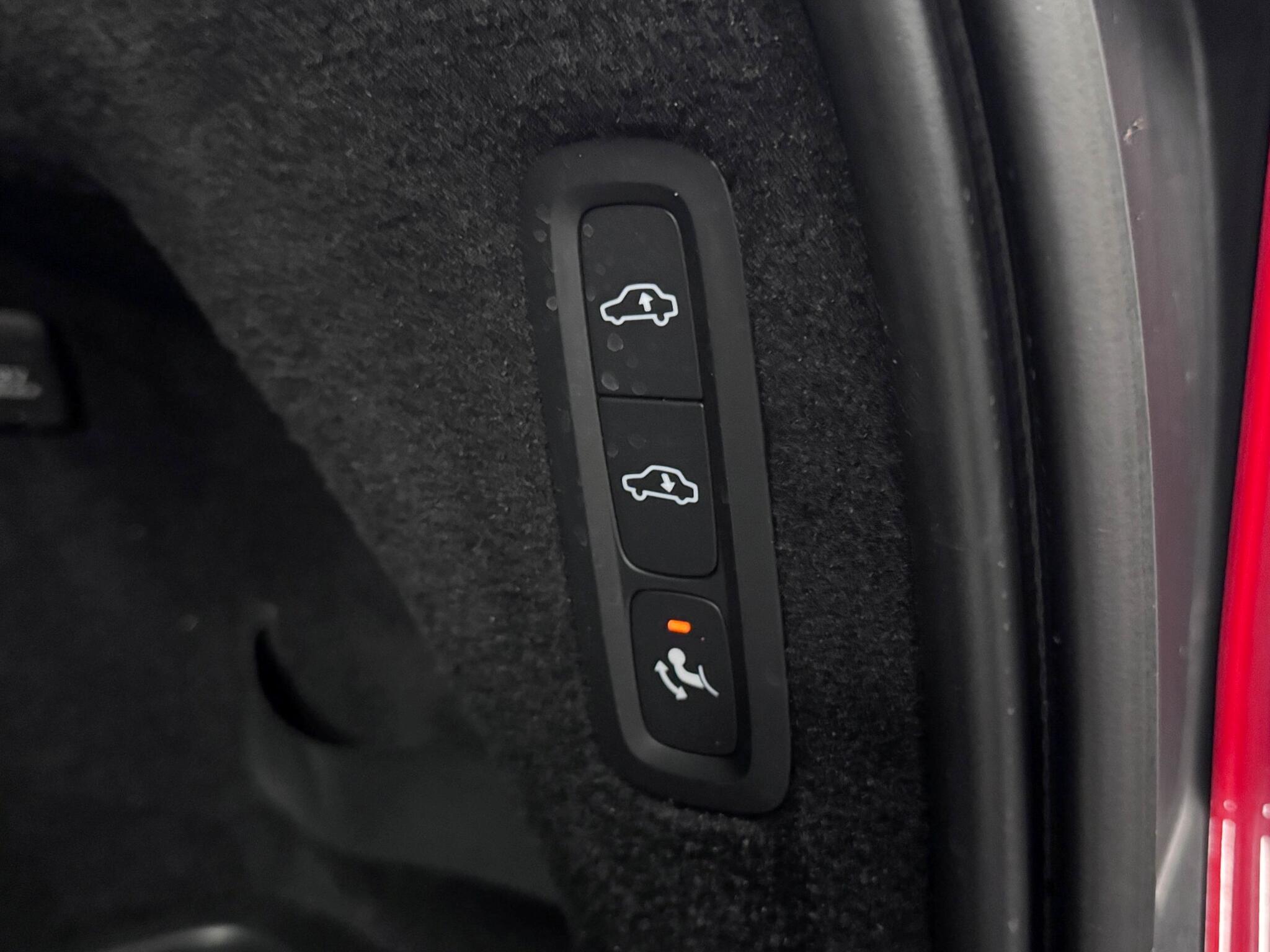 Volvo XC90 view 8