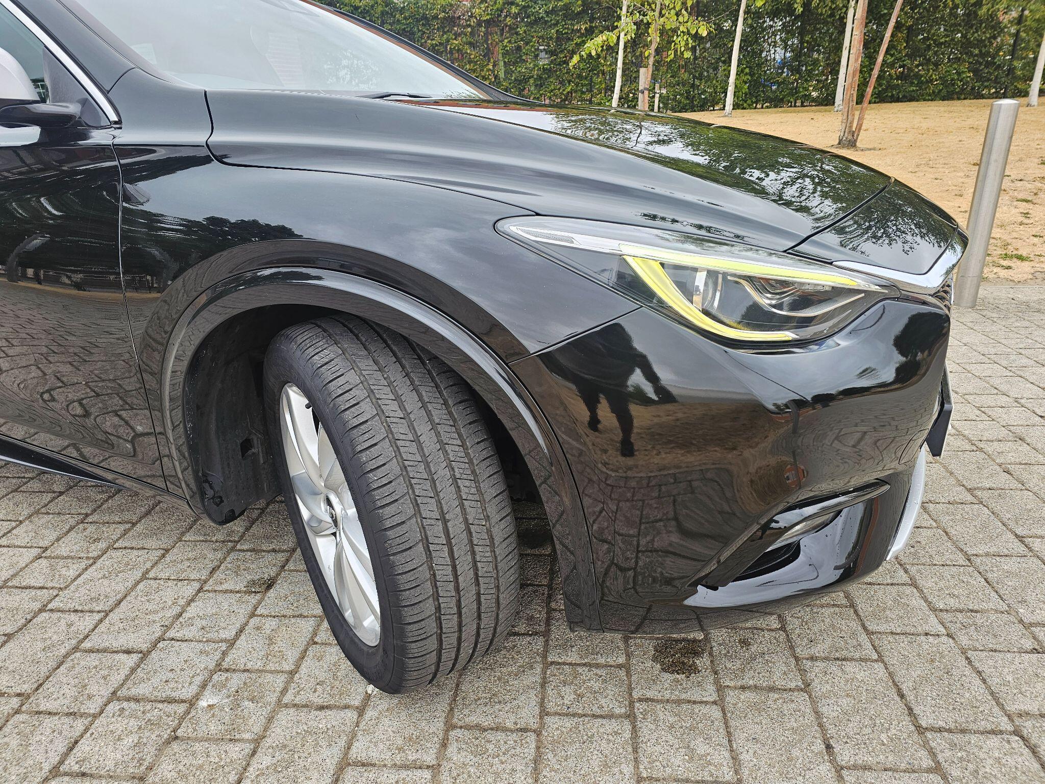 Infiniti Q30 view 13
