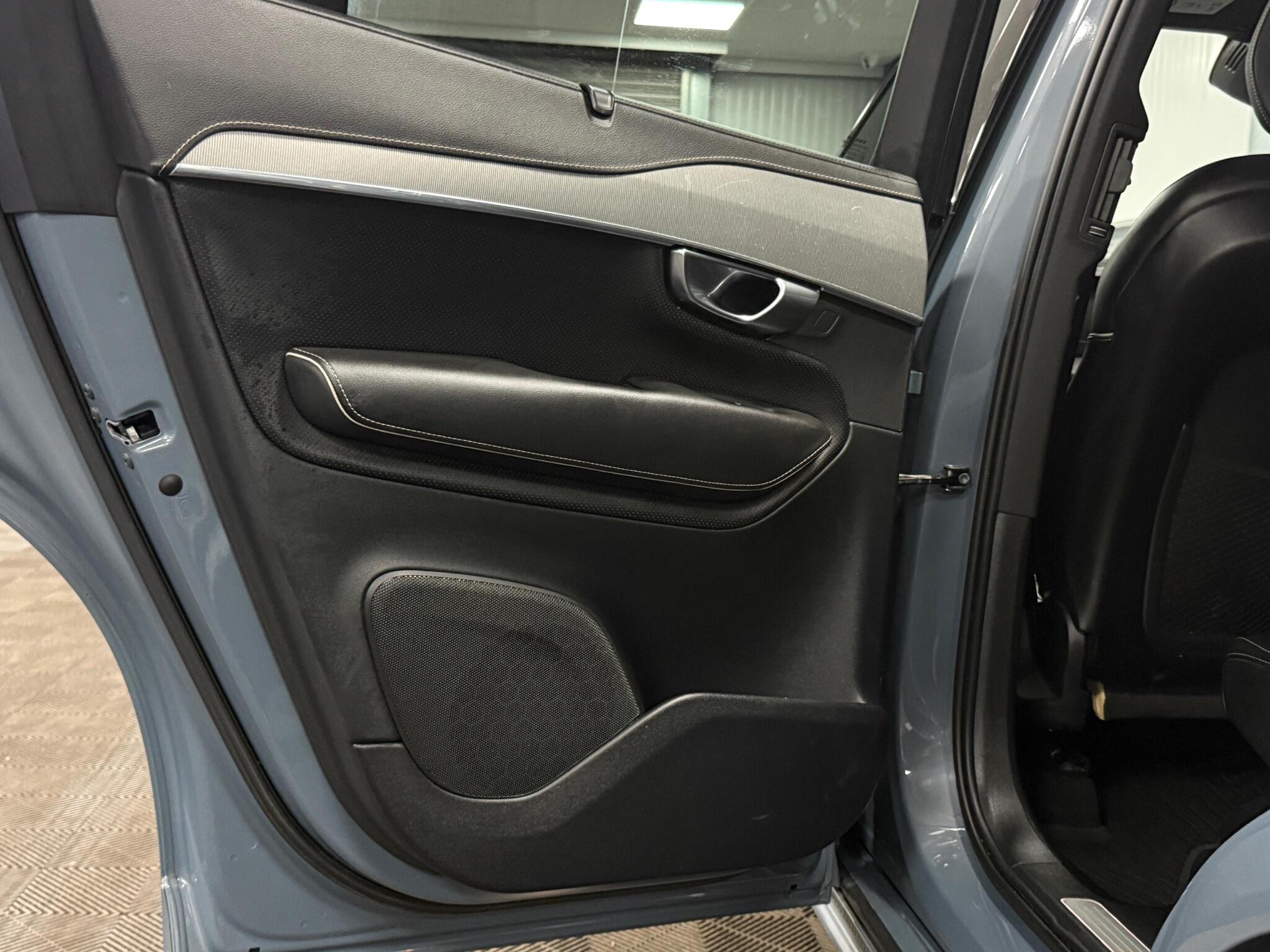 Volvo XC90 view 29