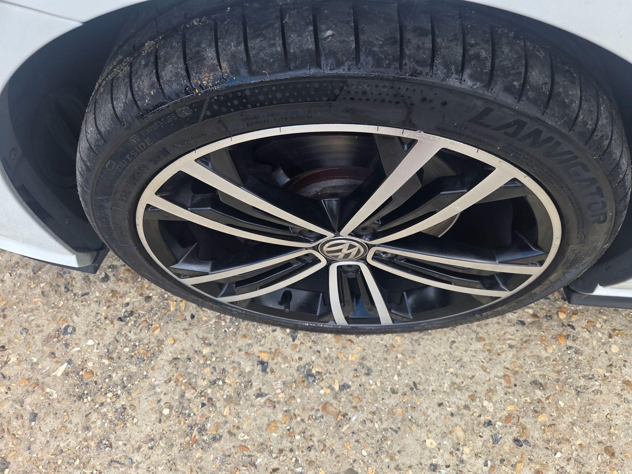 Volkswagen Golf view 20