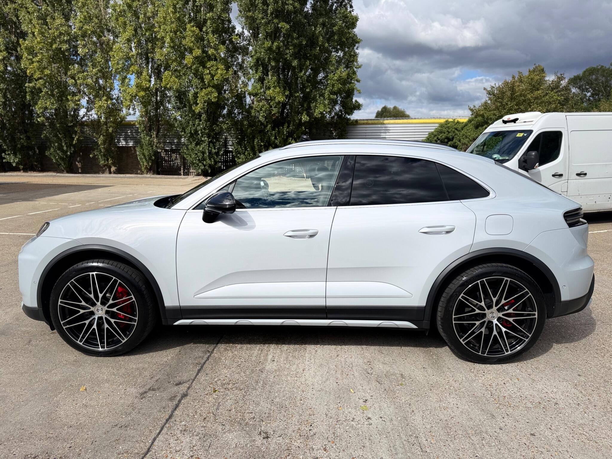Porsche Macan view 9
