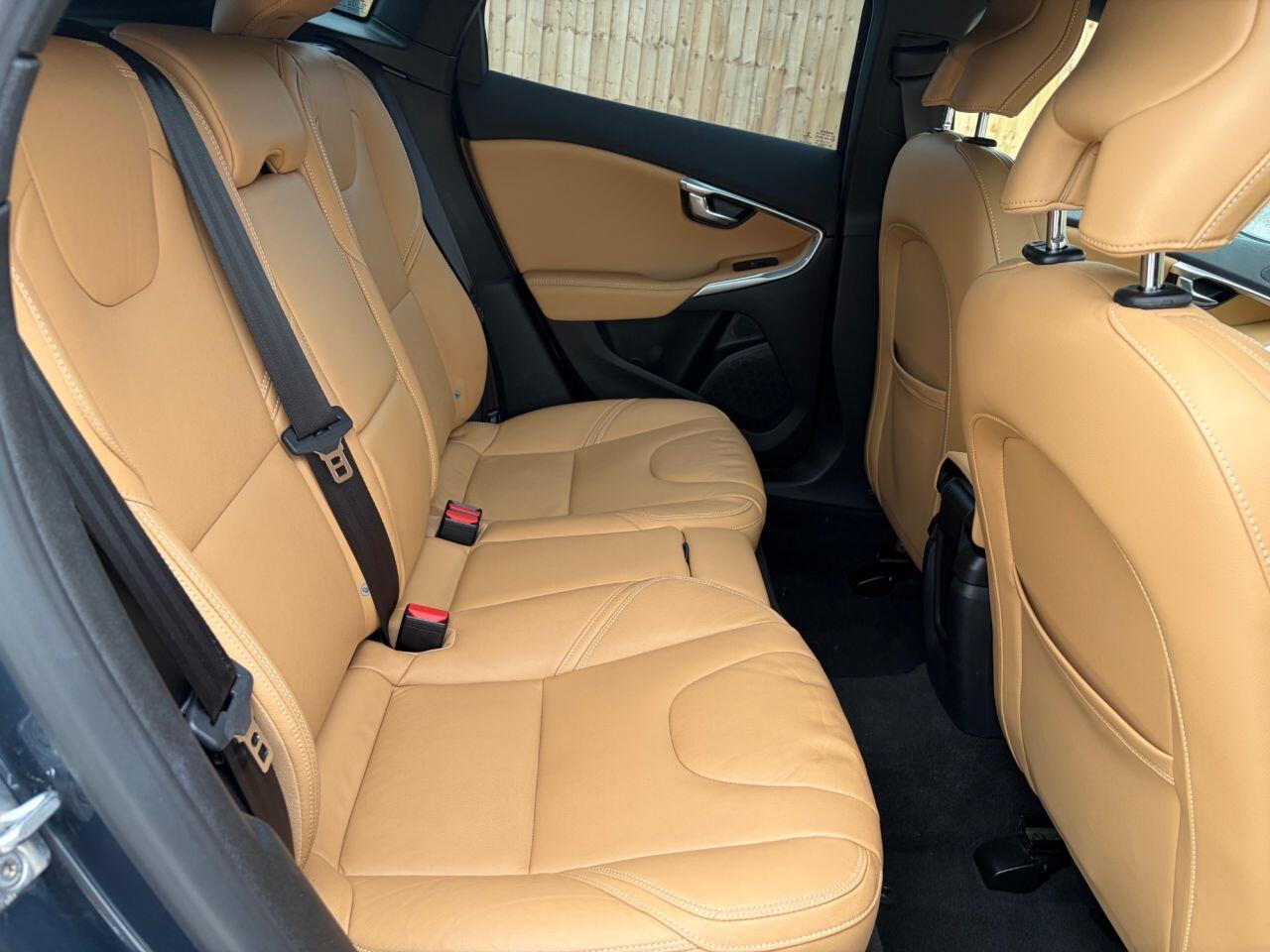 Volvo V40 Cross Country view 21