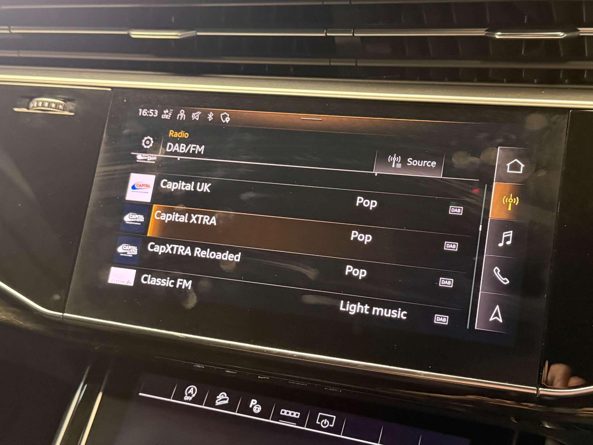 Audi Q8 view 53