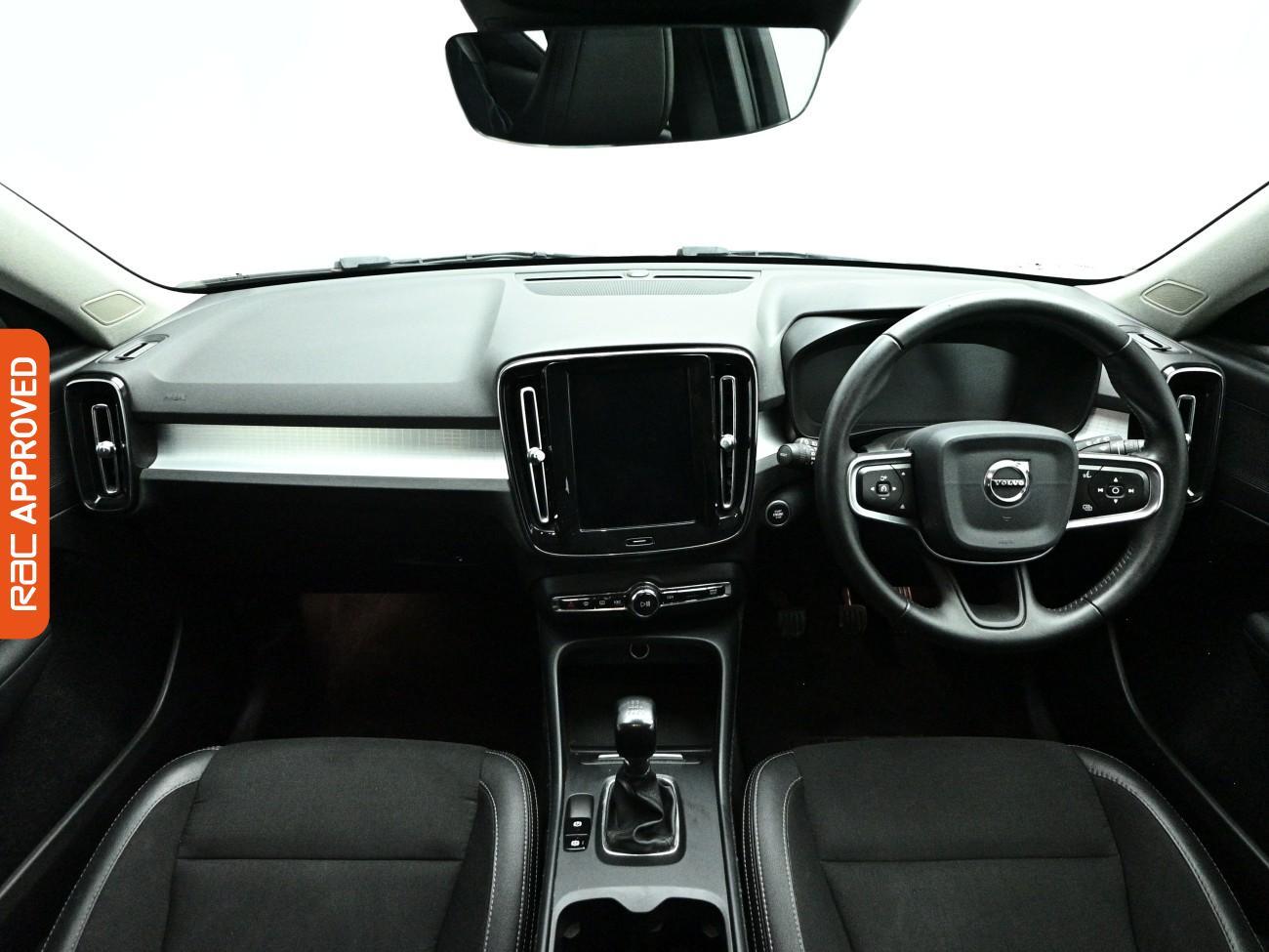 Volvo XC40 view 2