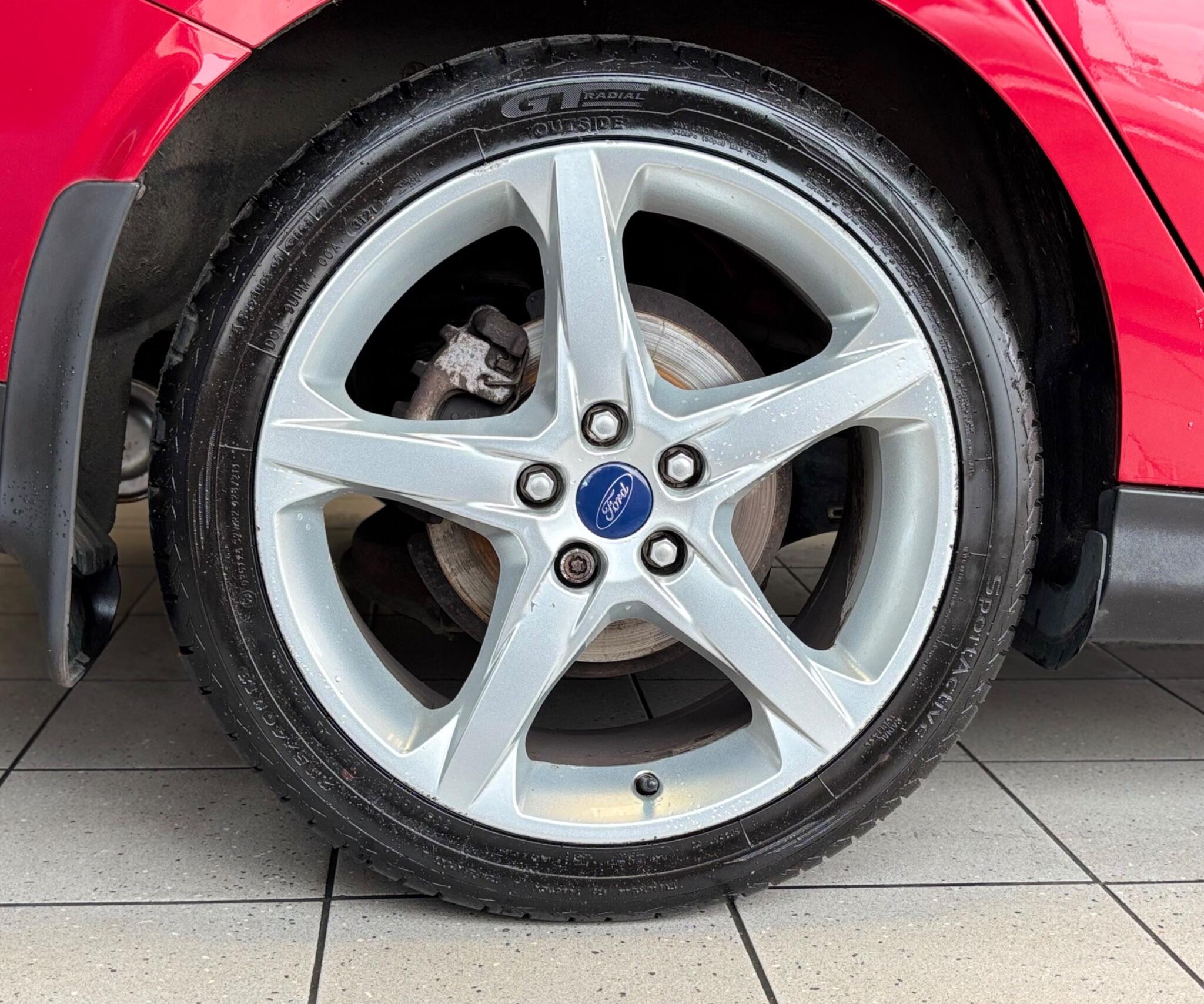 Ford Focus view 18