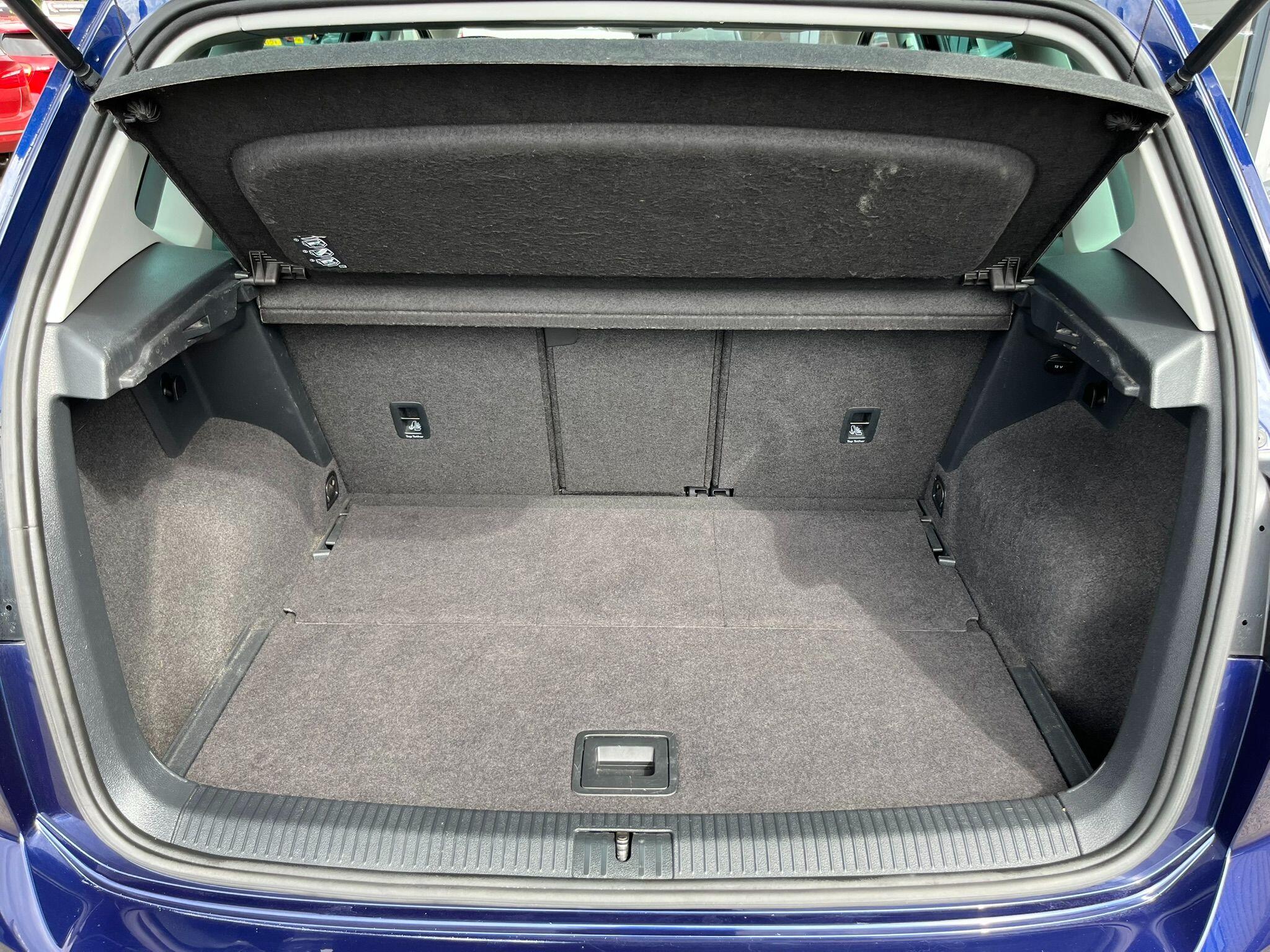 Volkswagen Golf SV view 40