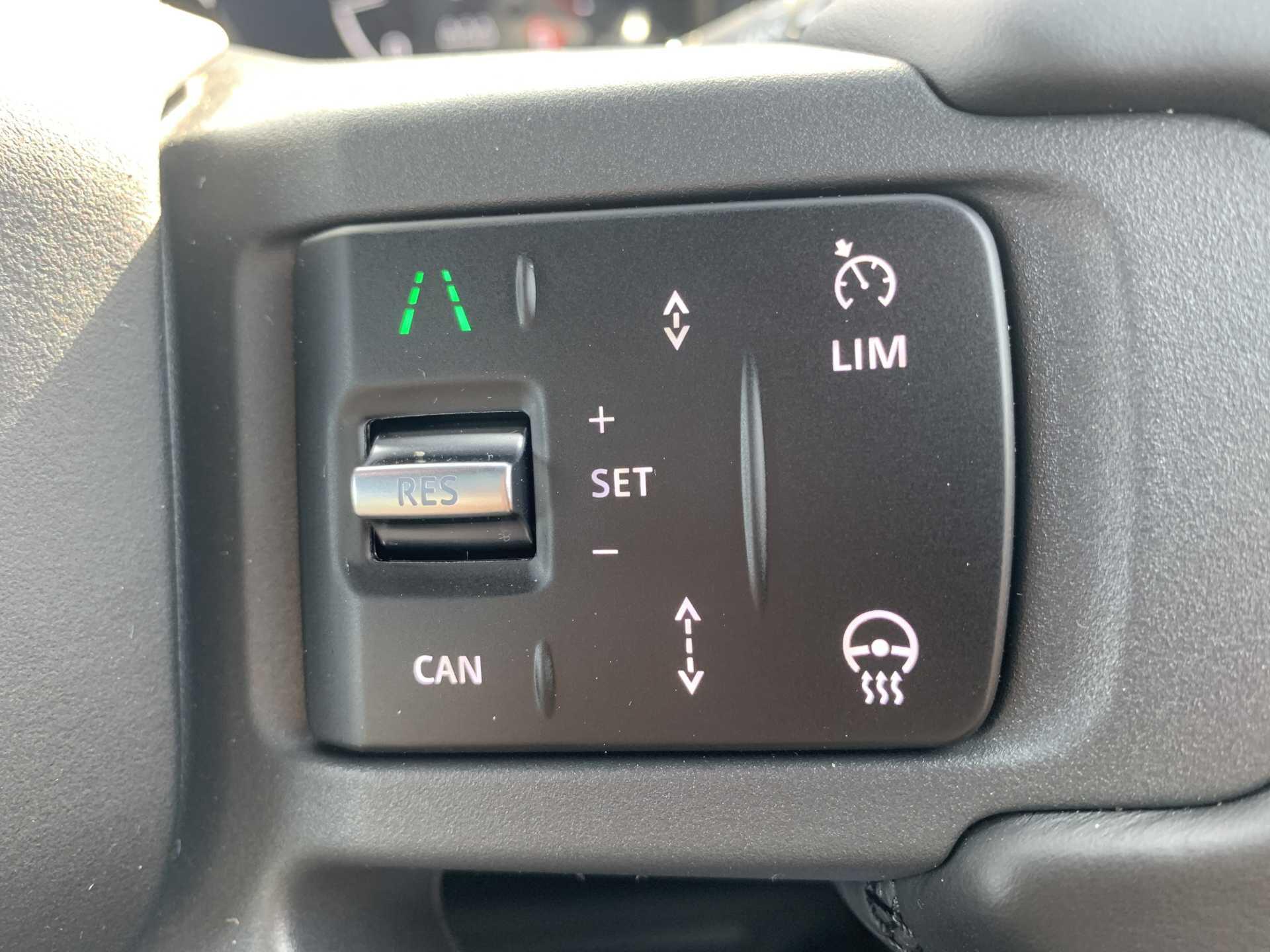 Land Rover Defender view 36