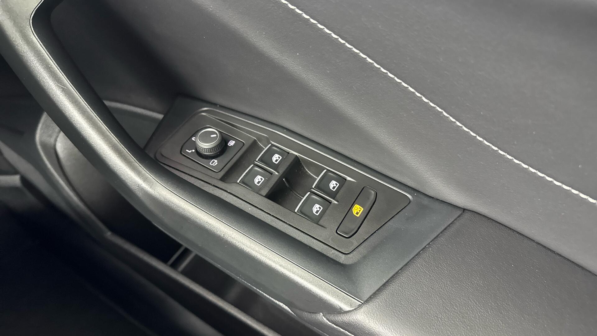 Volkswagen T-Roc view 44