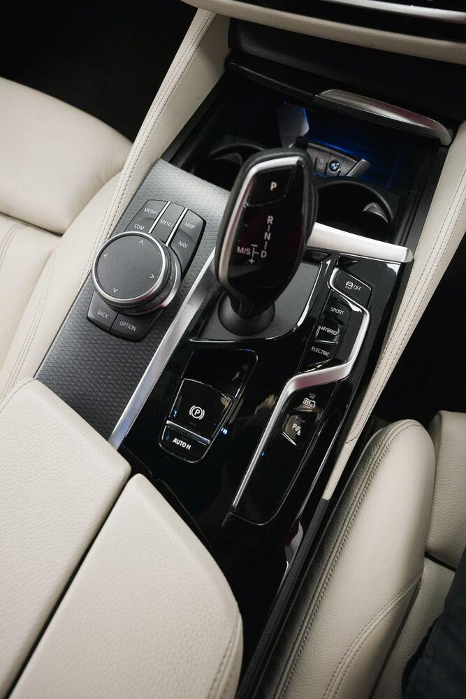 BMW 5 Series view 23