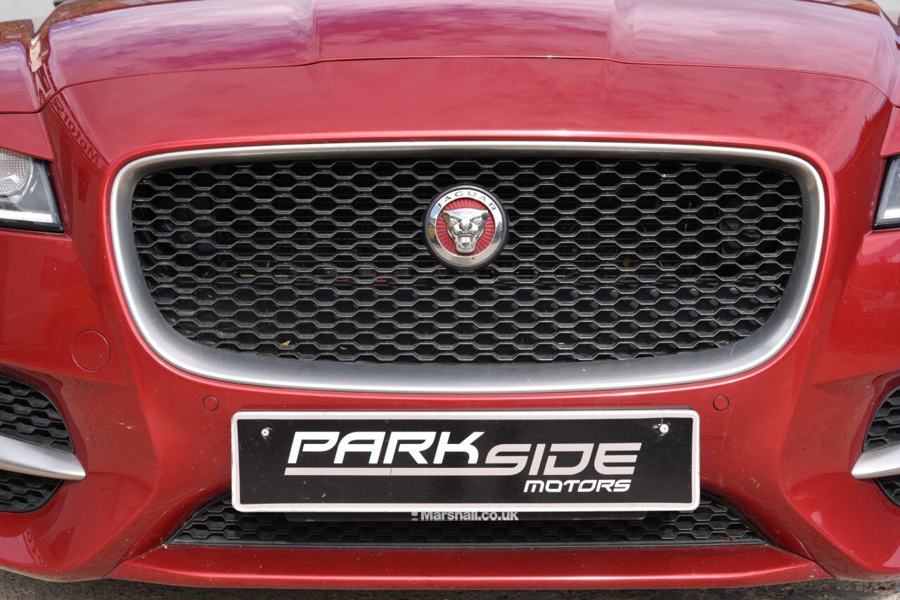 Jaguar XF view 14