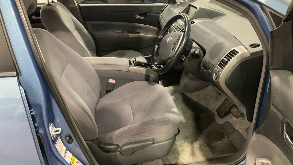 Toyota Prius view 11