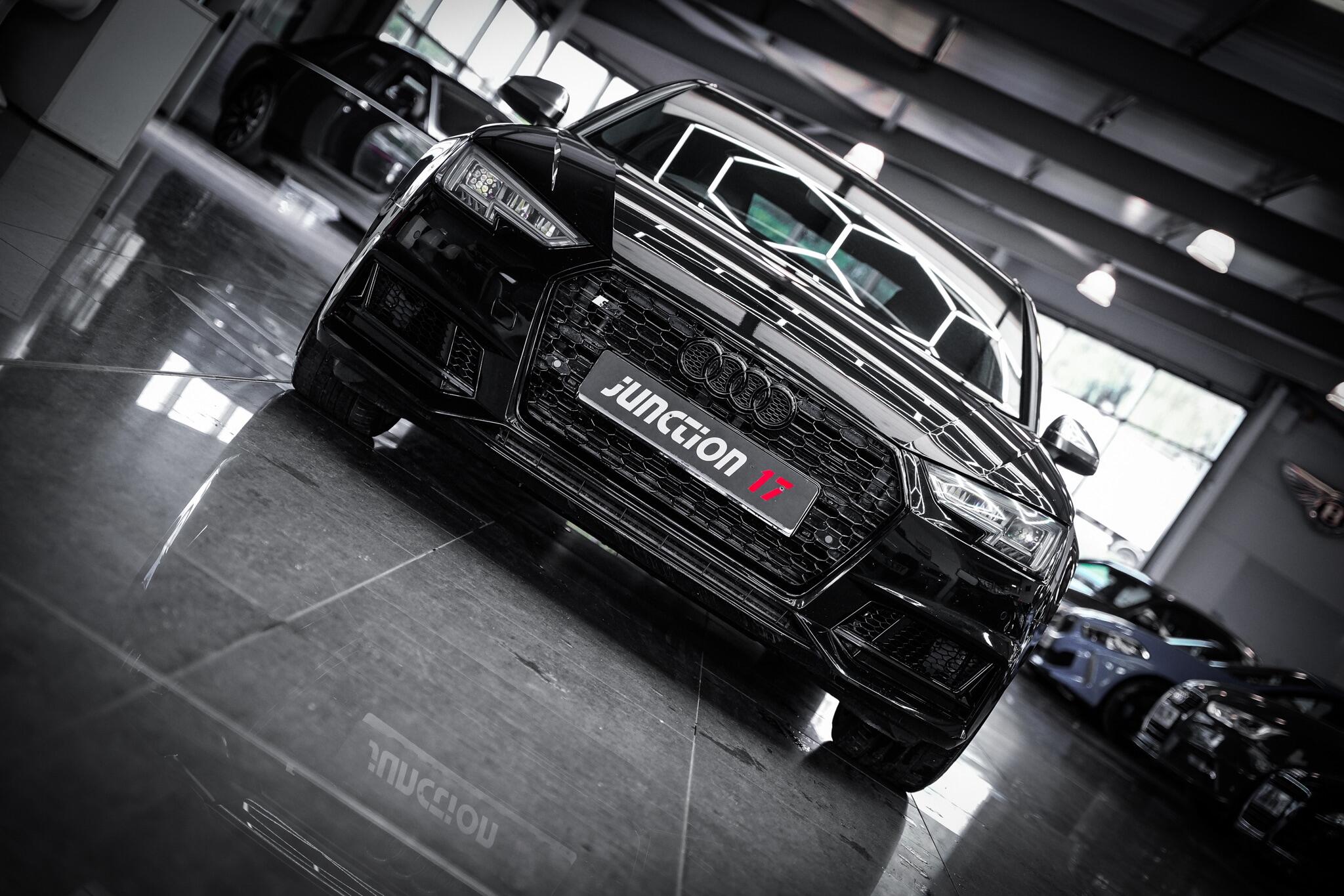 Audi S4 view 4
