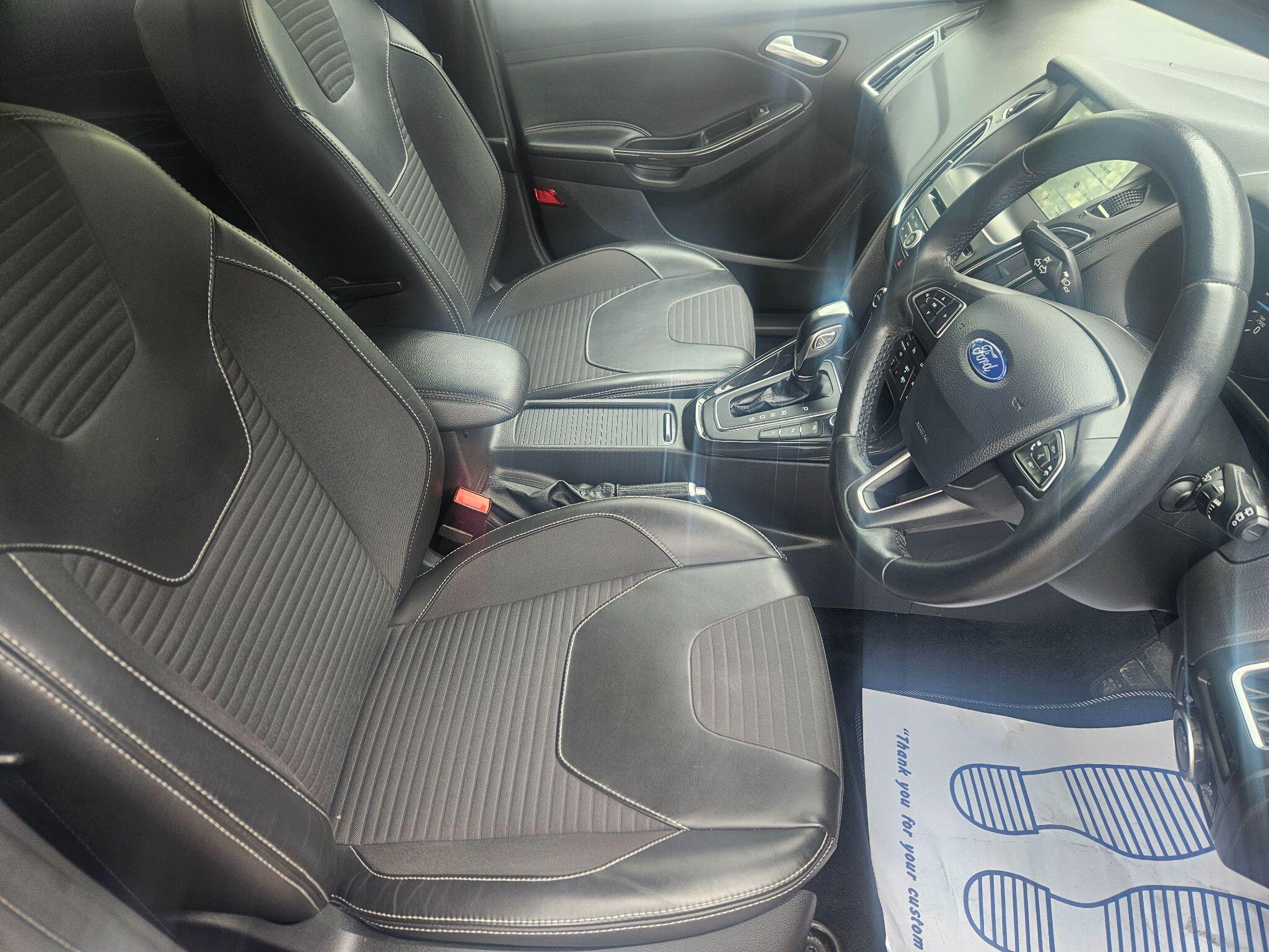 2017 Ford Focus image 16