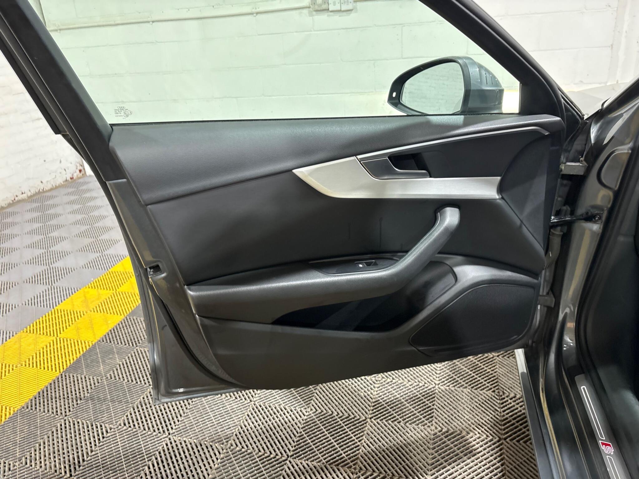 Audi A4 view 39