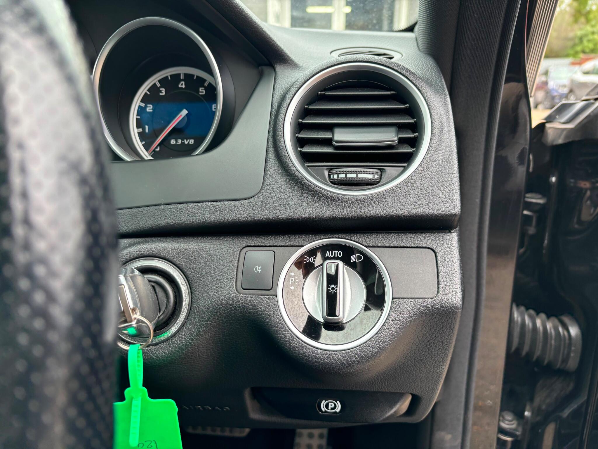 Mercedes-Benz C-Class view 19