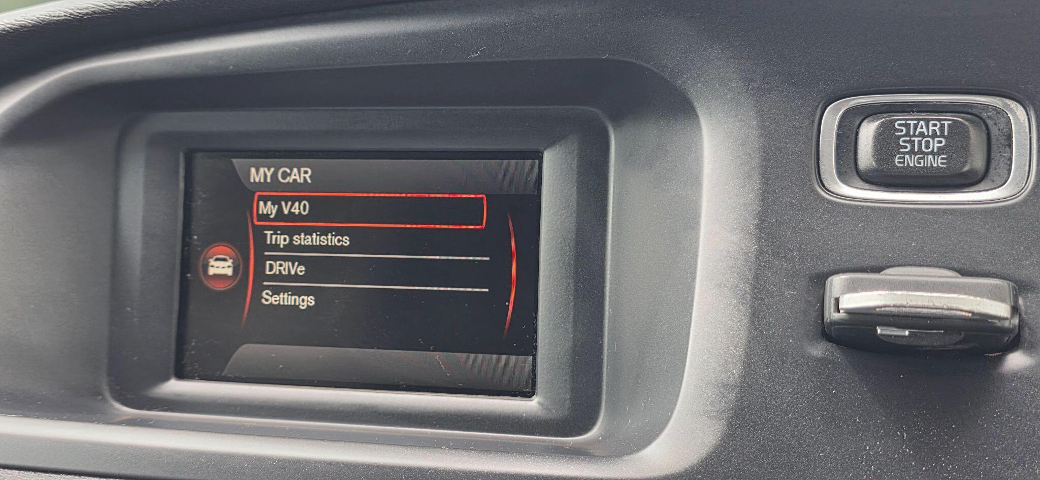 Volvo V40 Cross Country view 5