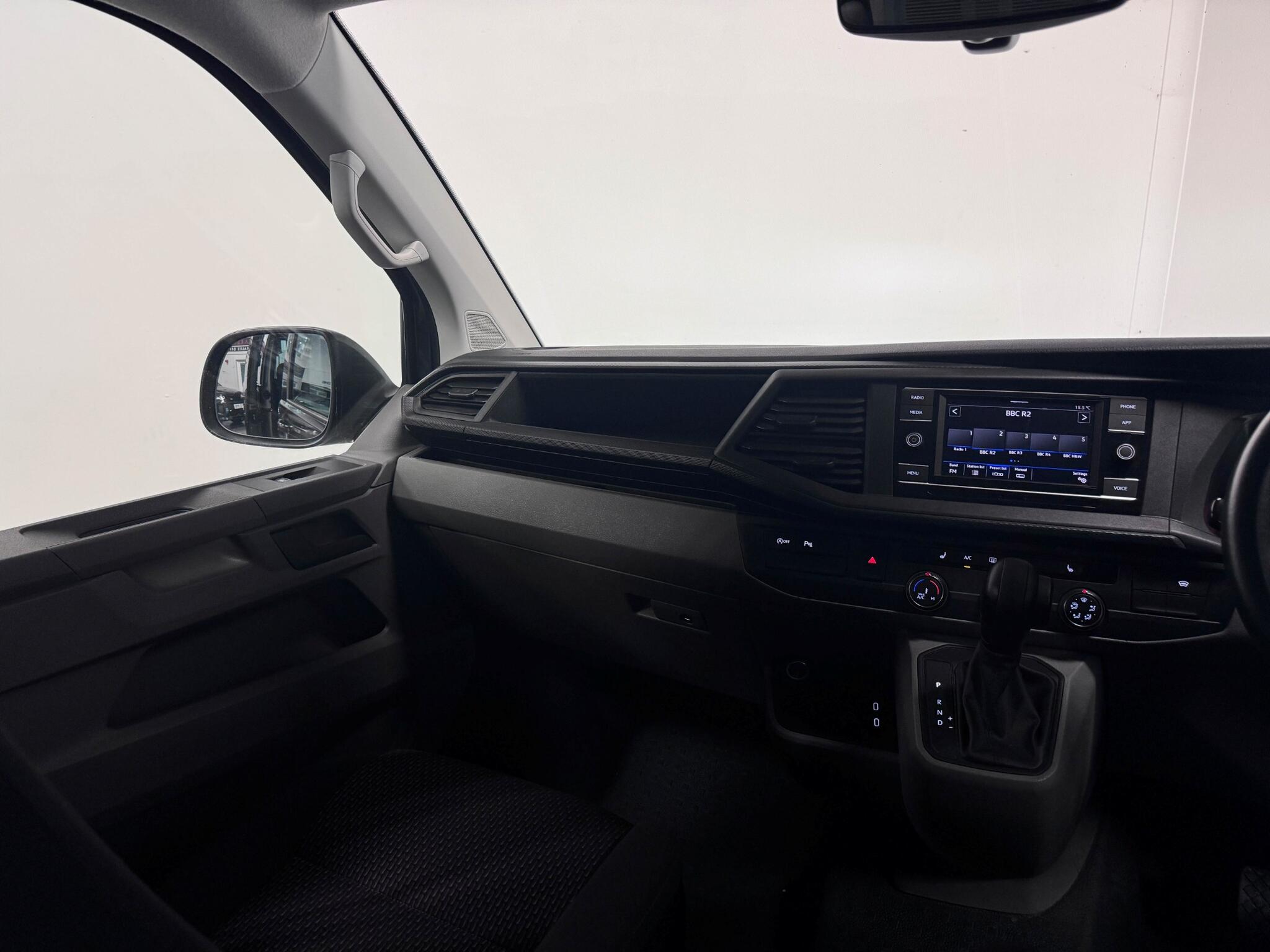 Volkswagen Transporter view 11